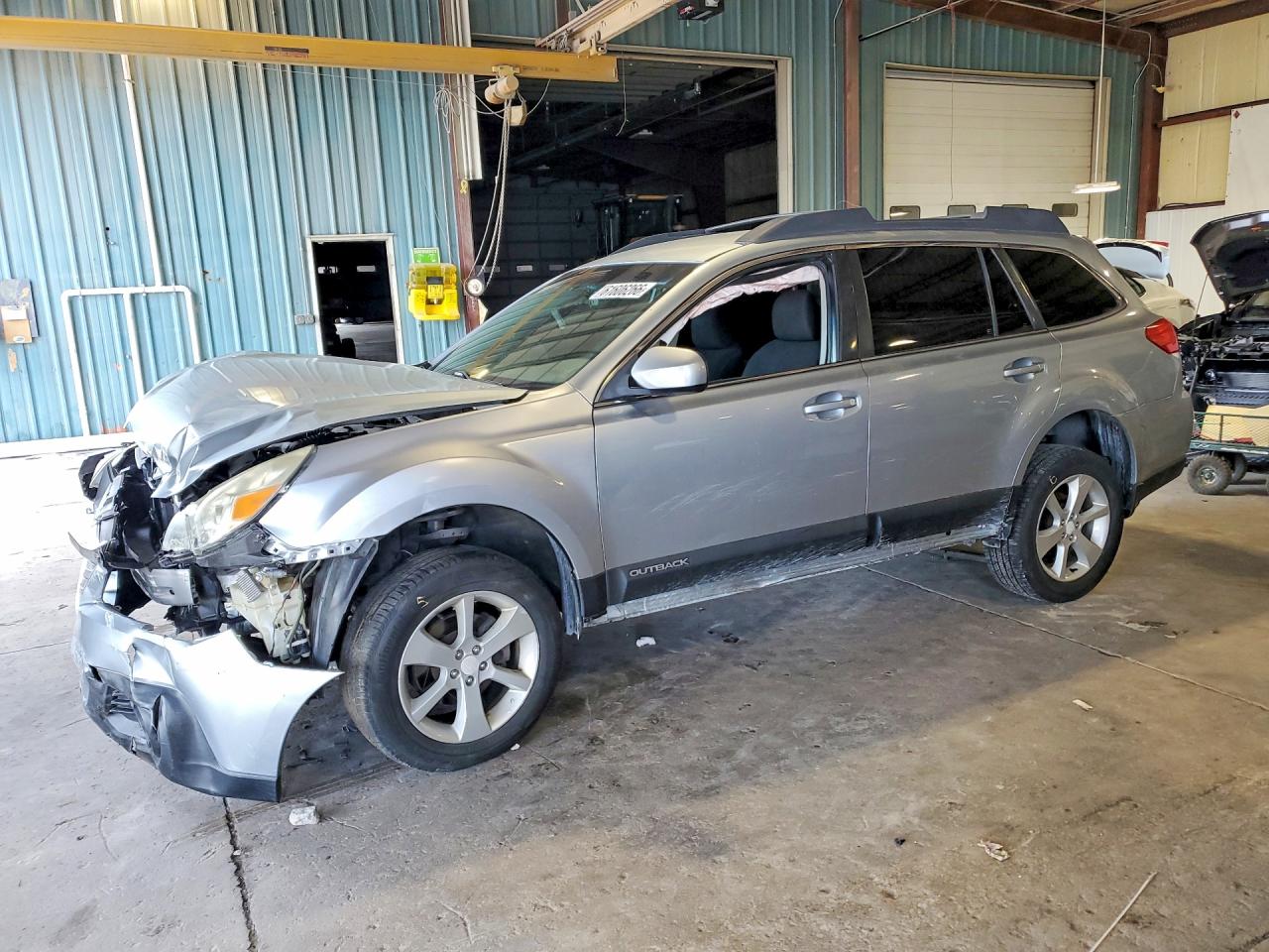 2013 Subaru Outback Premium, VIN 4S4BRCCC8D3295368 — Front end