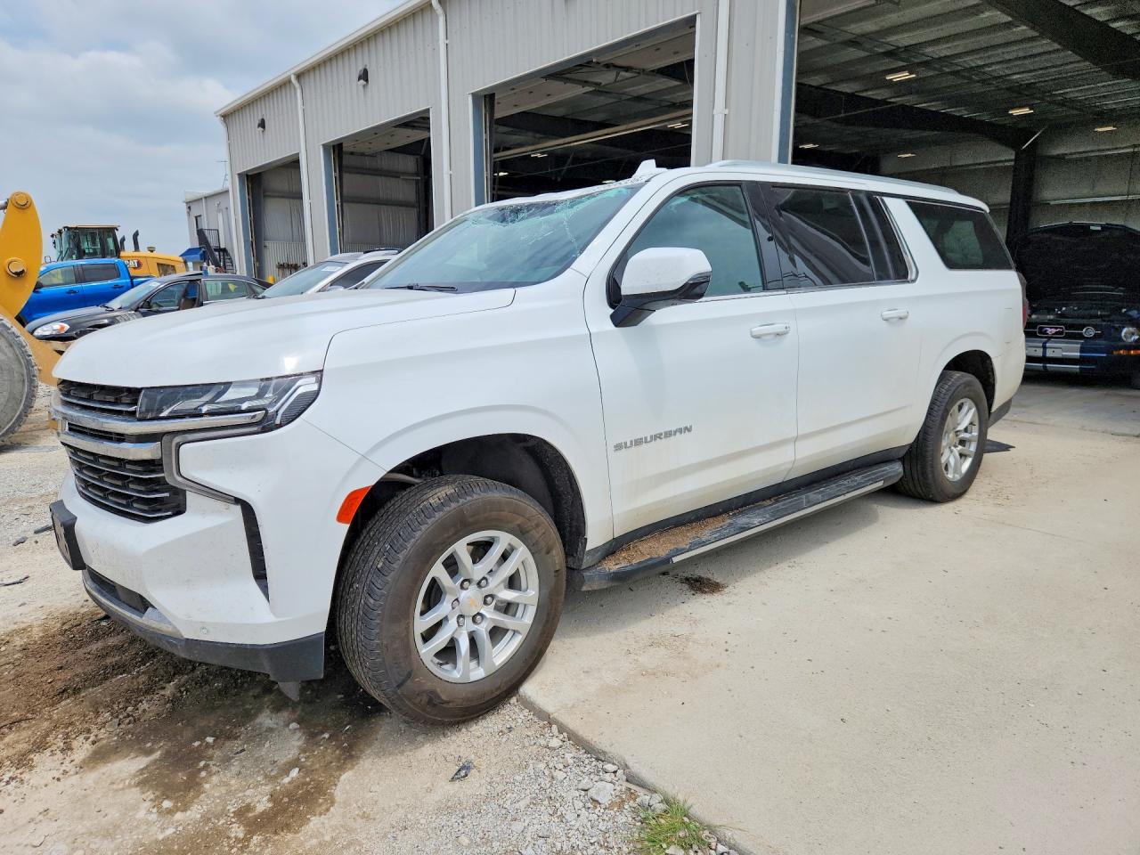 2024 Chevrolet Suburban LT, VIN 1GNSKCKD0RR299770 — Крыша