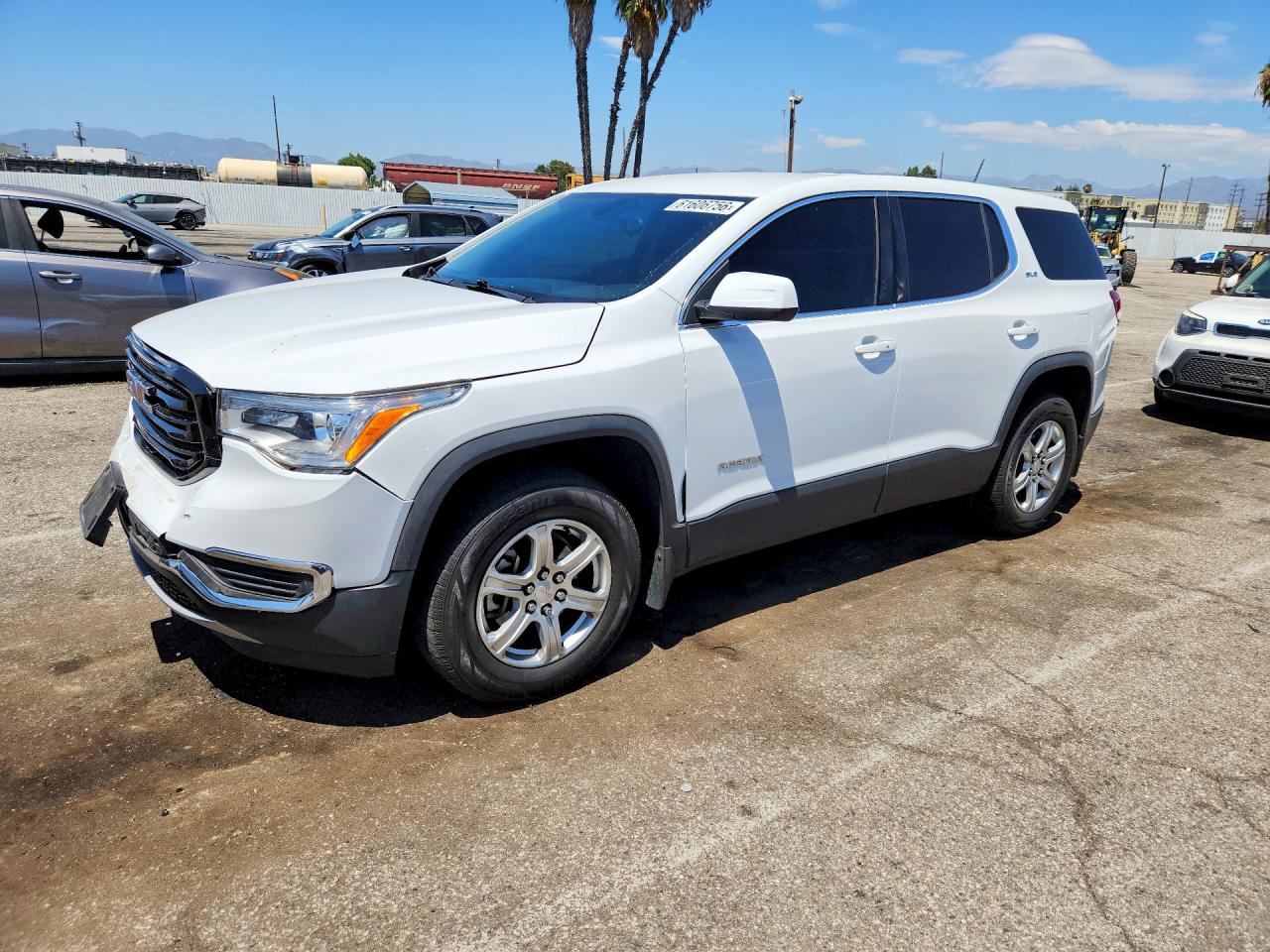 2017 GMC Acadia SLE, VIN 1GKKNKLA4HZ286098 — Front end