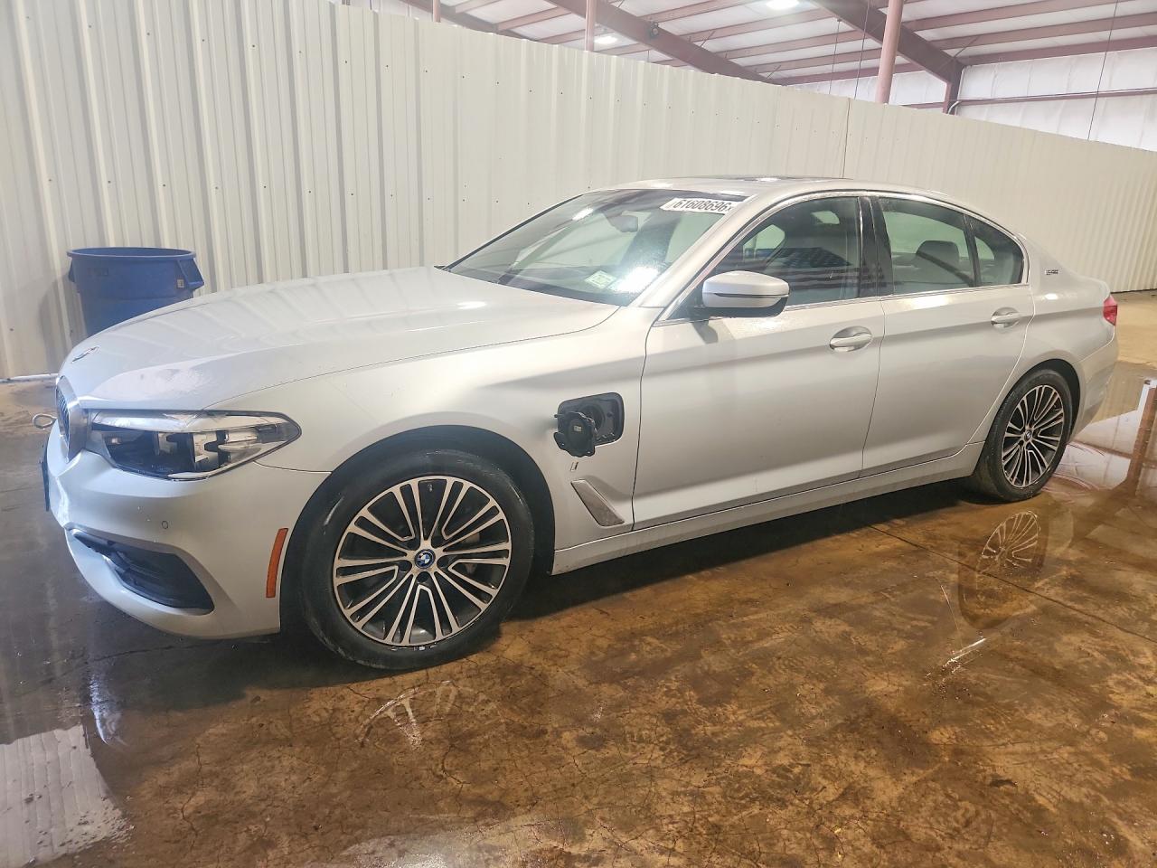 2019 BMW 5 Series 530e xDrive, VIN WBAJB1C5XKB376270 — Механическое