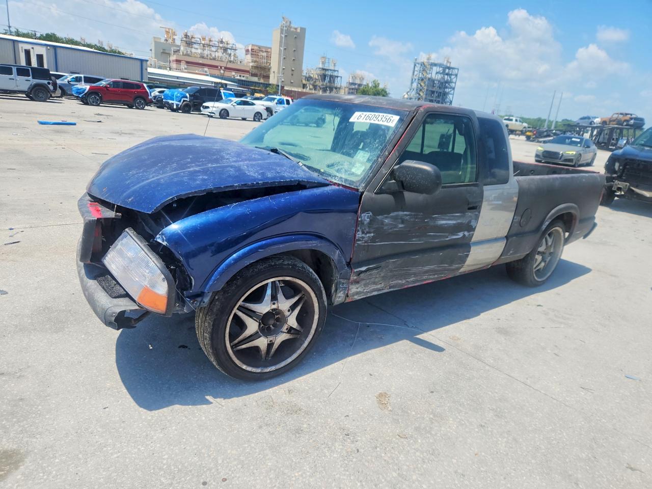 2001 GMC Sonoma SLS 1SG, VIN 1GTCS19W418102876 — Перед