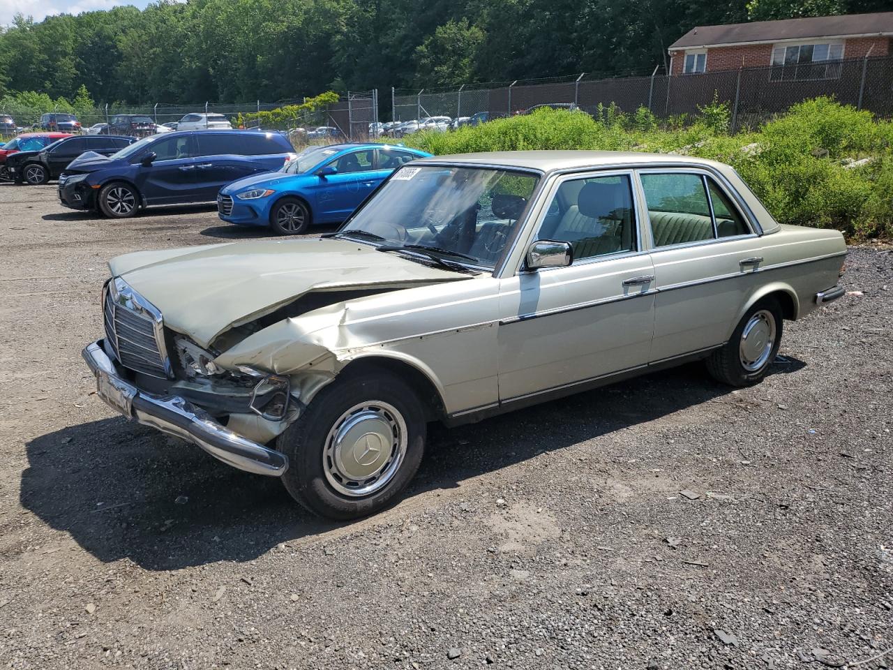 1984 Mercedes-Benz 200, VIN 1232206A112632 — Front end