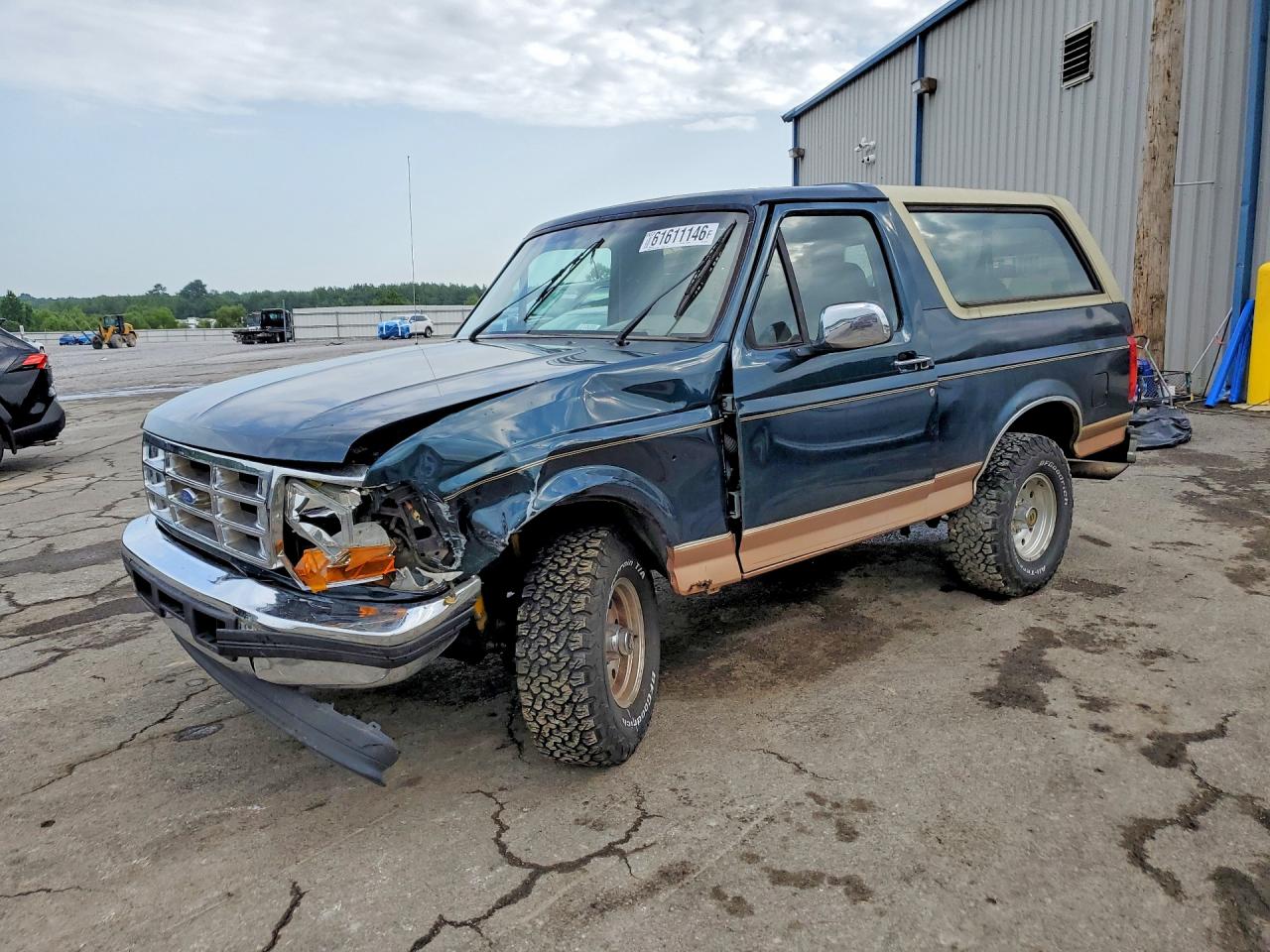 1995 Ford Bronco Custom, VIN 1FMEU15H7SLB87300 — Front end