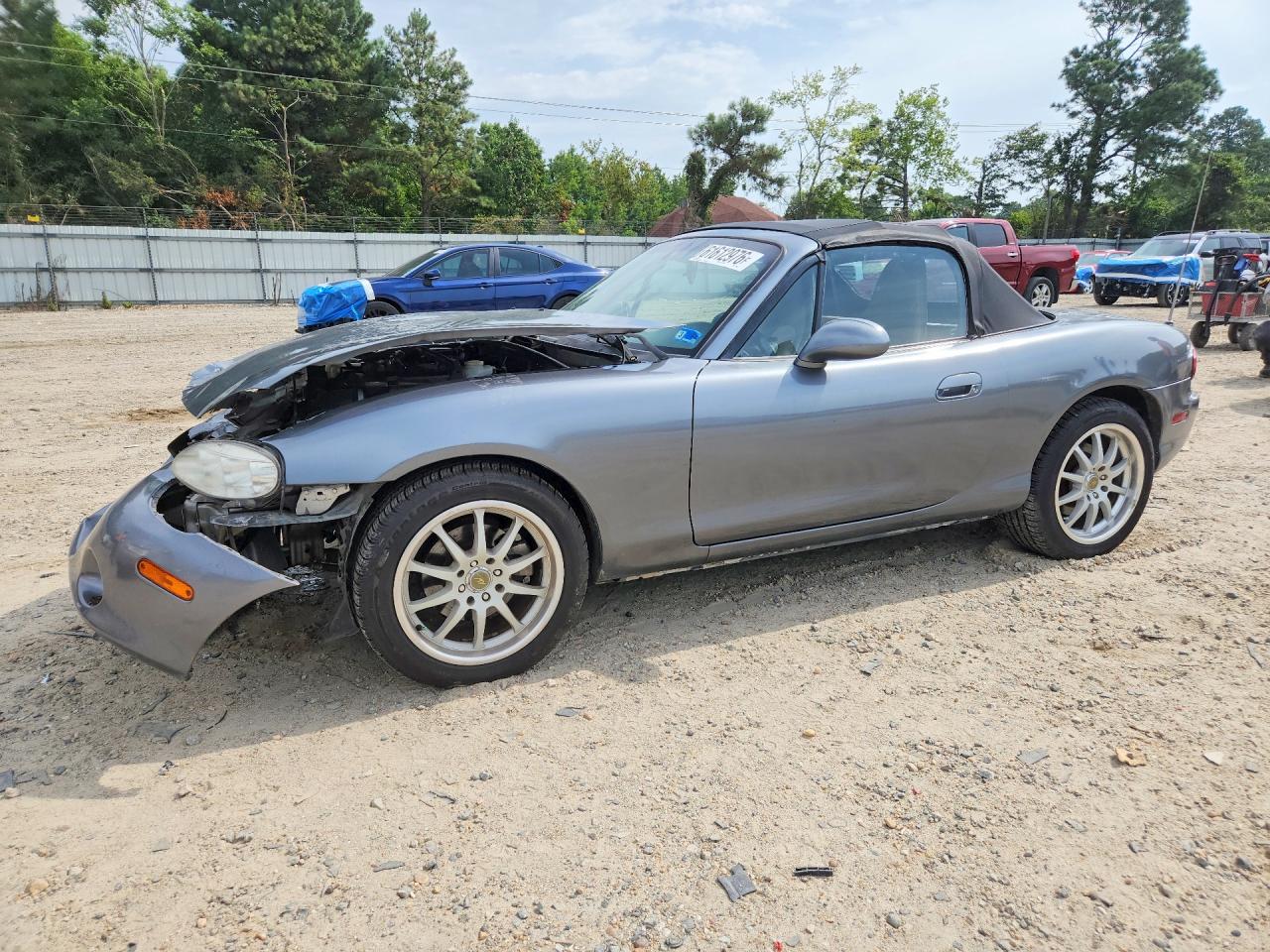 2001 Mazda MX-5 Miata, VIN JM1NB353410212499 — Front end
