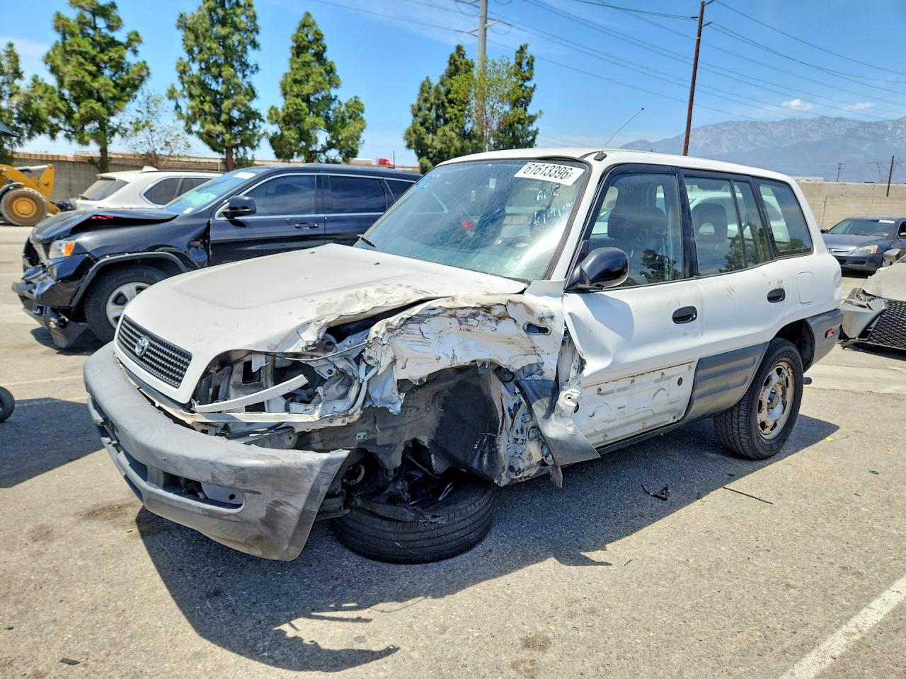 1997 Toyota RAV4, VIN JT3GP10V3V0018659 — Front end