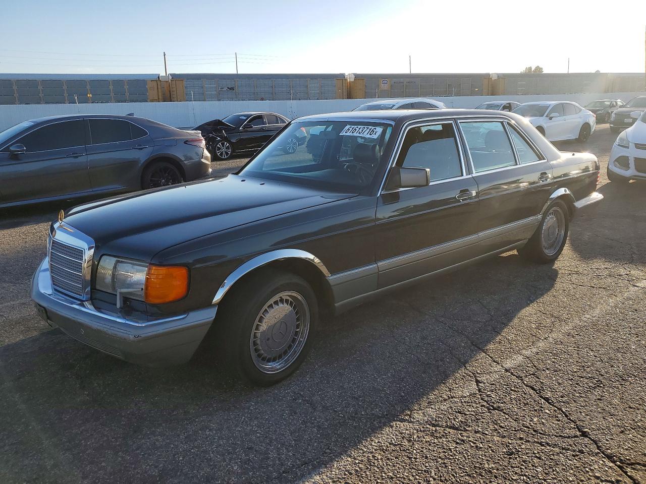 1986 Mercedes-Benz 560, VIN WDBCA39D6GA265400 — Side