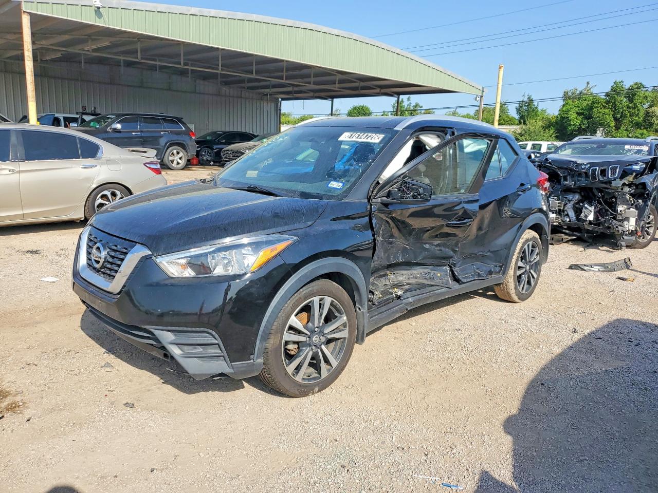 2019 Nissan Kicks SV, VIN 3N1CP5CU3KL542027 — Бок