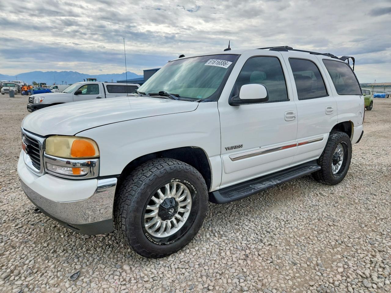 2004 GMC Yukon SLT, VIN 1GKEK13T54J175263 — Зад