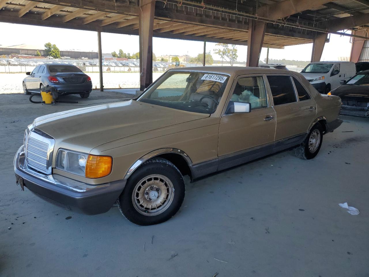 1984 Mercedes-Benz 500, VIN WDBCA37A9EA045724 — Minor dents and scratches