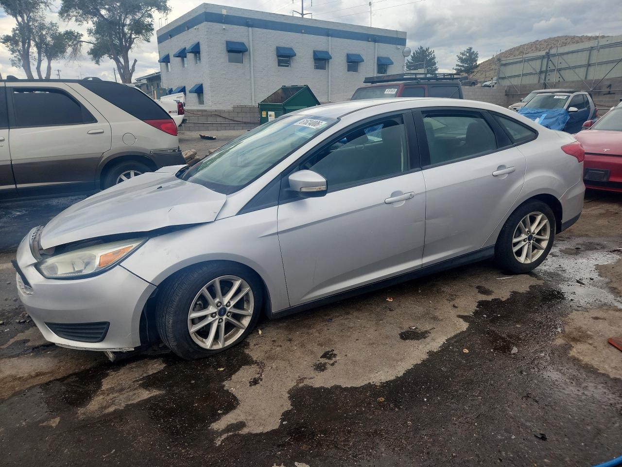 2016 Ford Focus SE, VIN 1FADP3F25GL253742 — Front end
