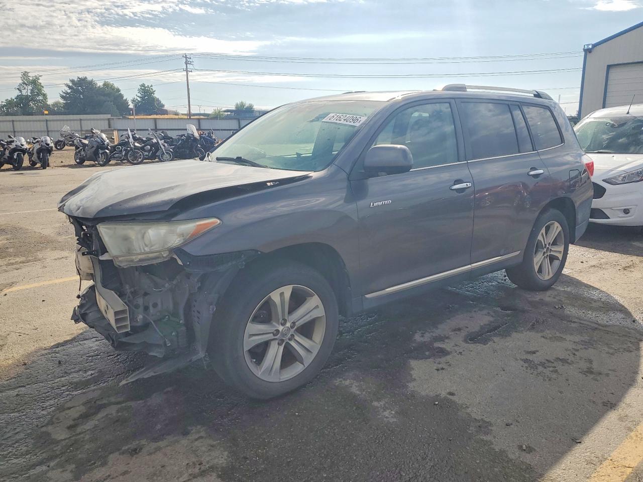 2013 Toyota Highlander Limited, VIN 5TDYK3EH3DS102991 — Front end