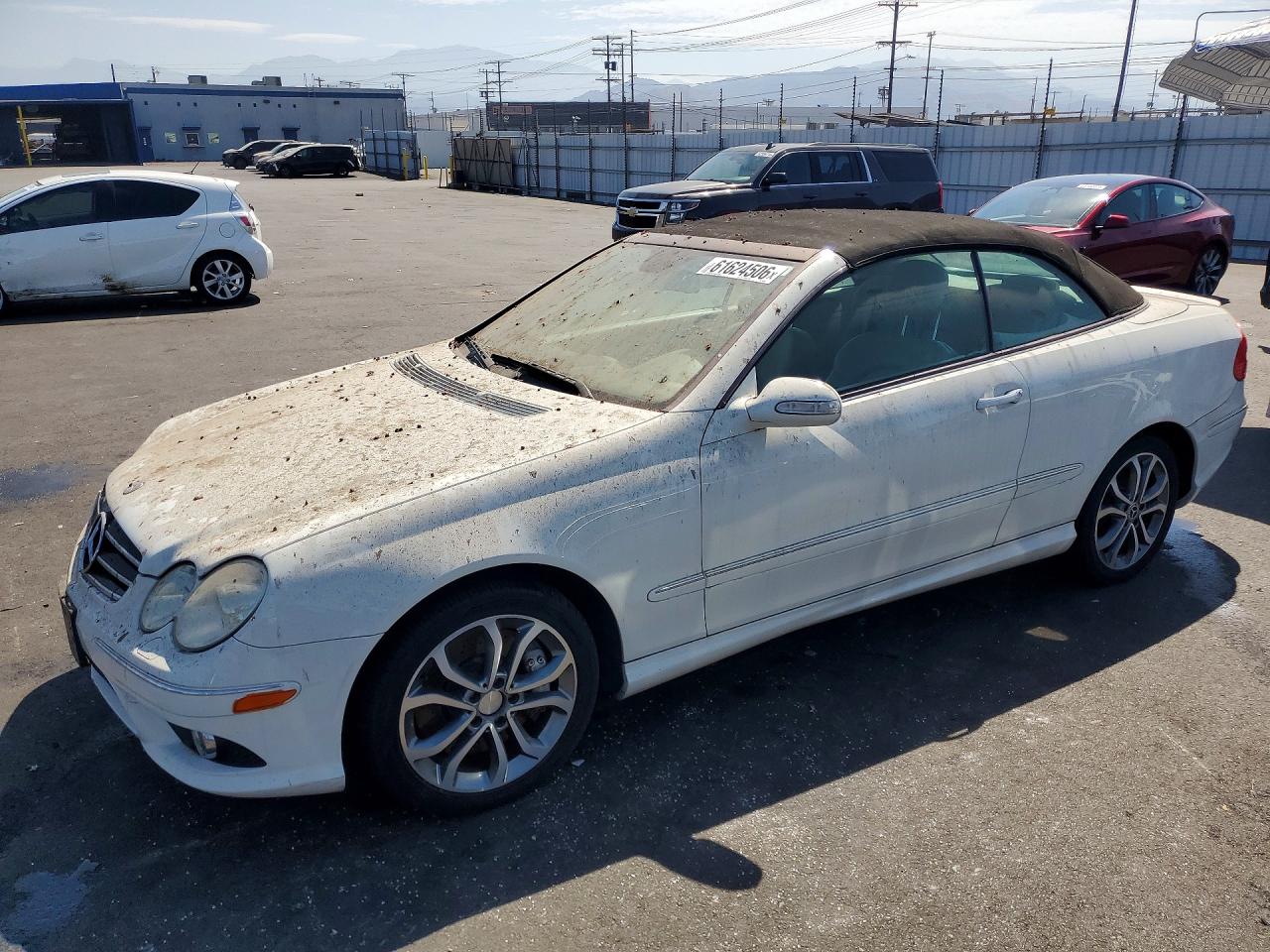 2007 Mercedes-Benz CLK 550, VIN WDBTK72F27T082807 — Minor dents and scratches