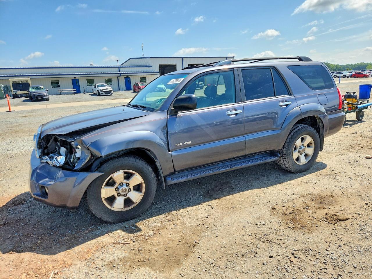 2006 Toyota 4Runner SR5, VIN JTEBT14RX68035620 — Front end
