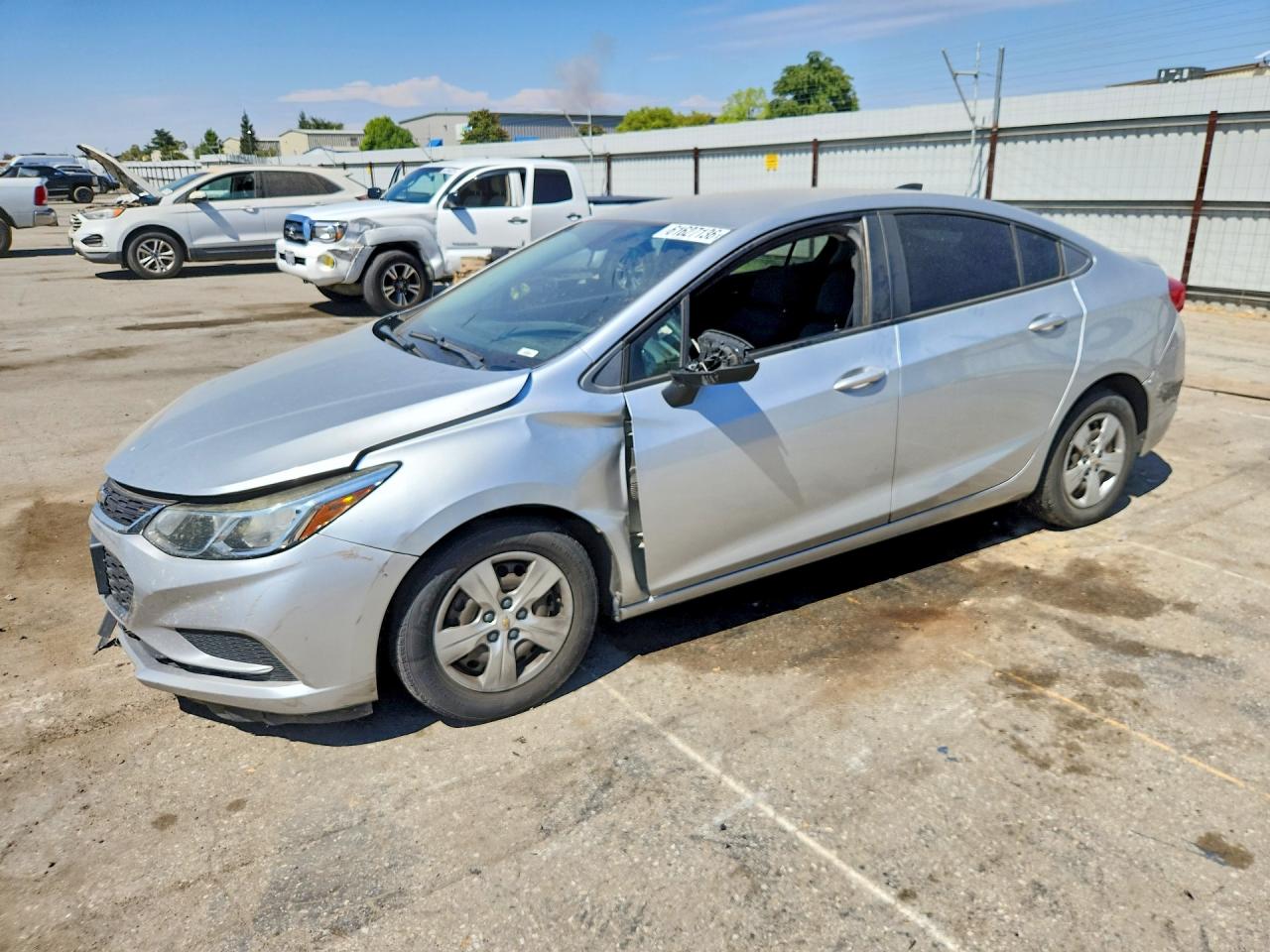 2018 Chevrolet Cruze LS, VIN 1G1BC5SM8J7160173 — Front end