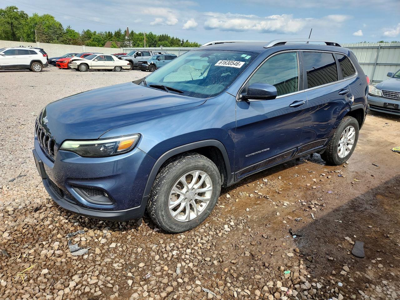 2019 Jeep Cherokee Latitude, VIN 1C4PJMCB4KD379094 — Side