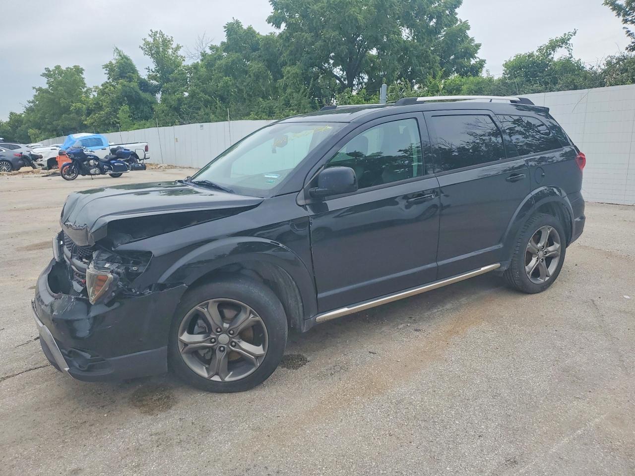 2017 Dodge Journey Crossroad Plus, VIN 3C4PDCGG5HT572347 — Front end