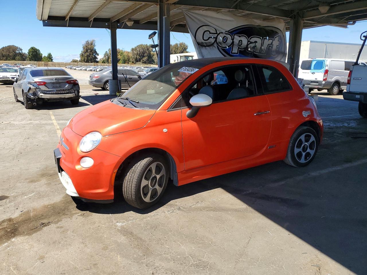 2015 FIAT 500e, VIN 3C3CFFGEXFT652916 — Minor dents and scratches