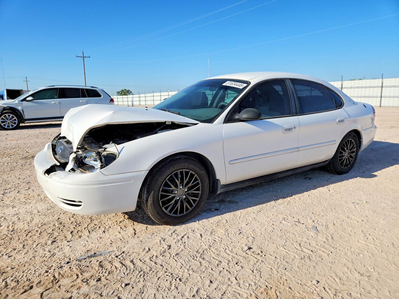 2005 Ford Taurus SE, VIN 1FAFP532X5A148552 — Front end