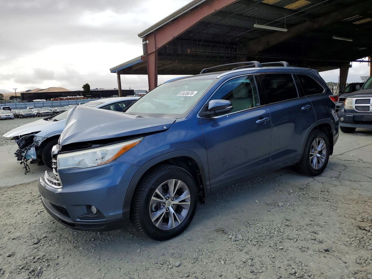 2015 Toyota Highlander XLE, VIN 5TDJKRFH9FS104122 — Front end