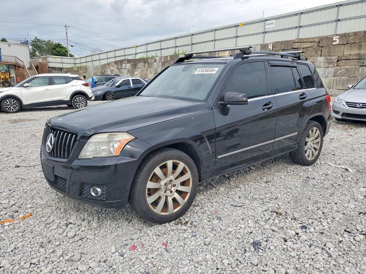 2011 Mercedes-Benz GLK 350, VIN WDCGG8HB9BF570538 — Minor dents and scratches