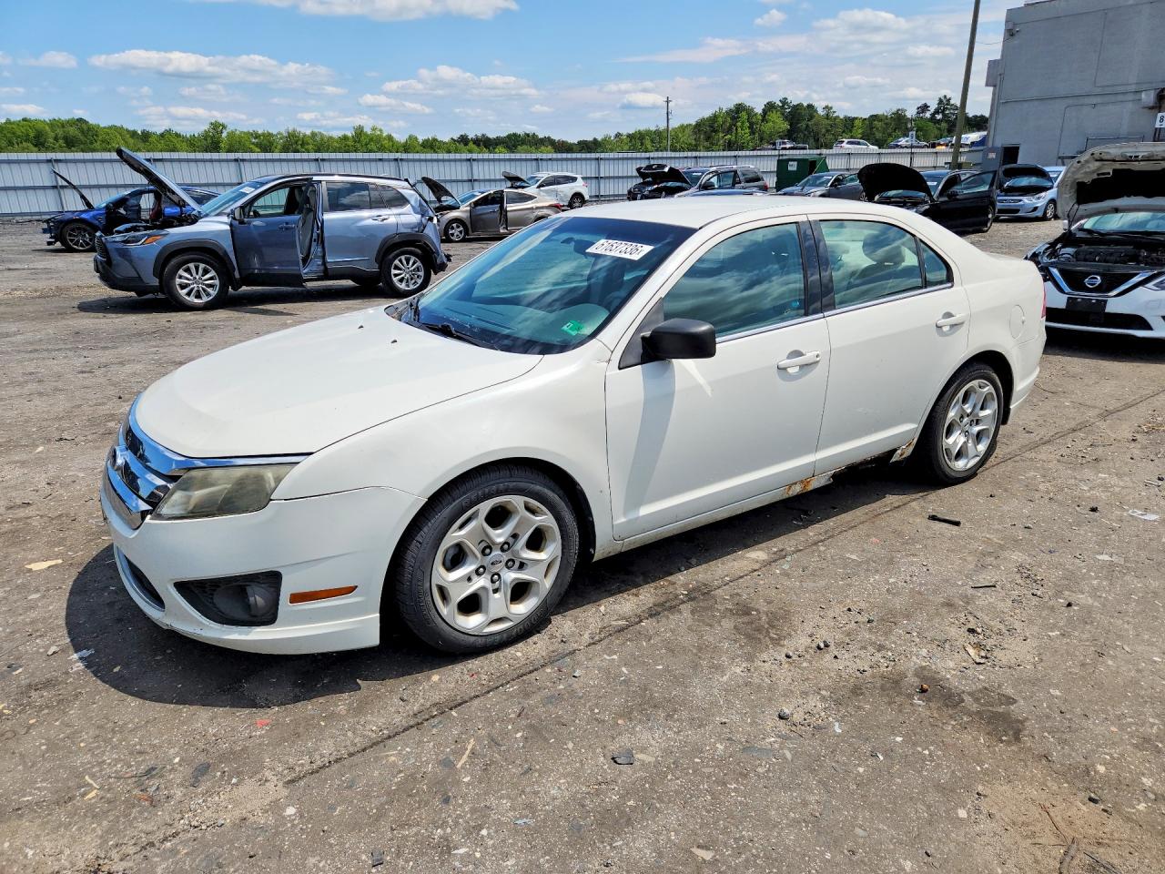 2011 Ford Fusion SE, VIN 3FAHP0HA9BR318266 — Side