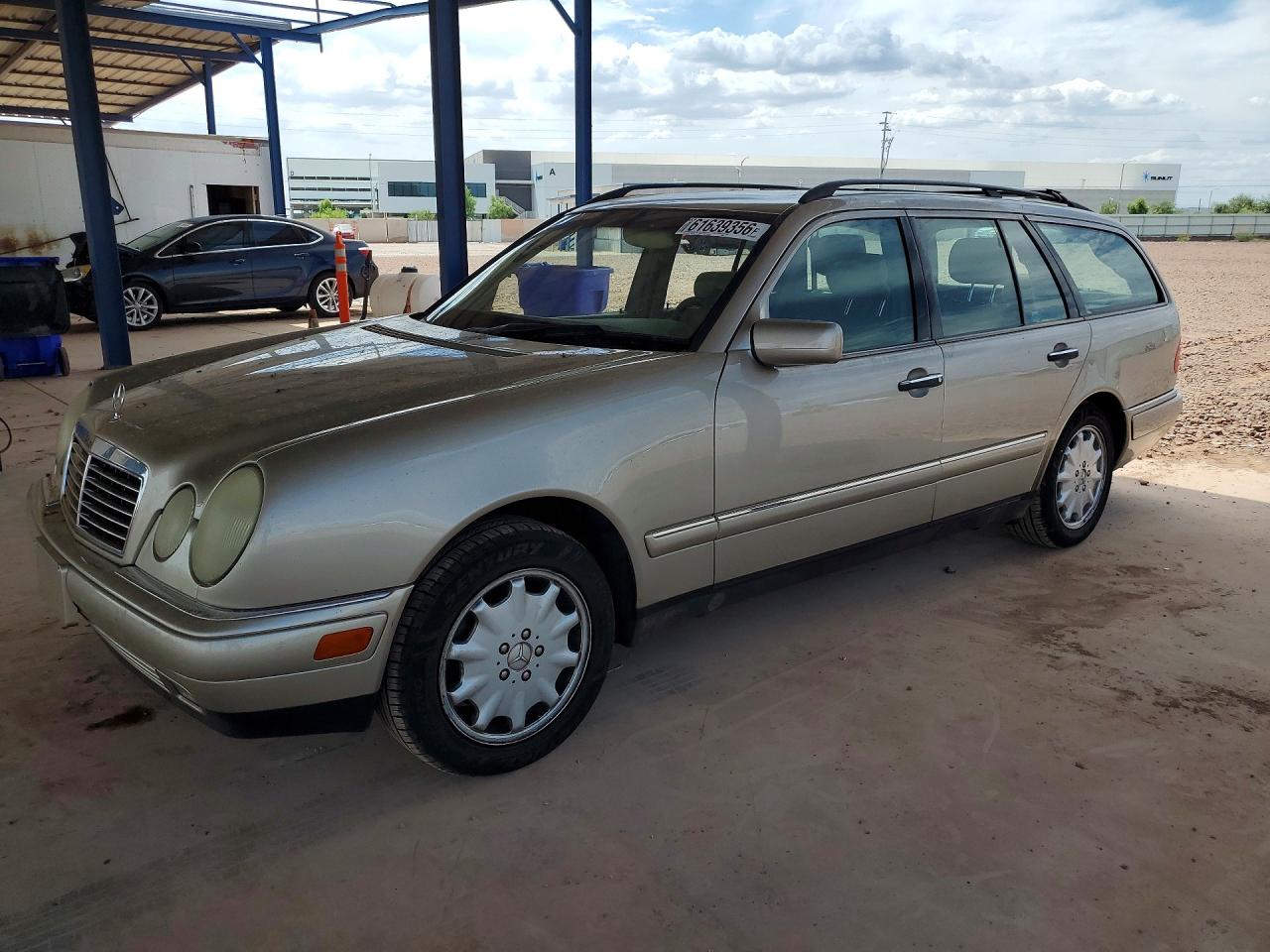 1999 Mercedes-Benz E 320, VIN WDBJH82F8XX026830 — Side
