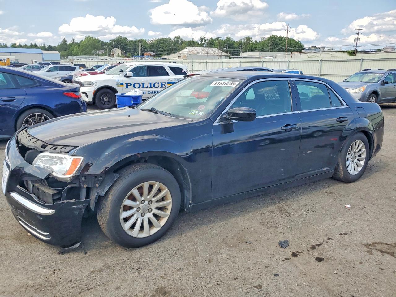 2013 Chrysler 300, VIN 2C3CCAAG9DH507006 — Front end
