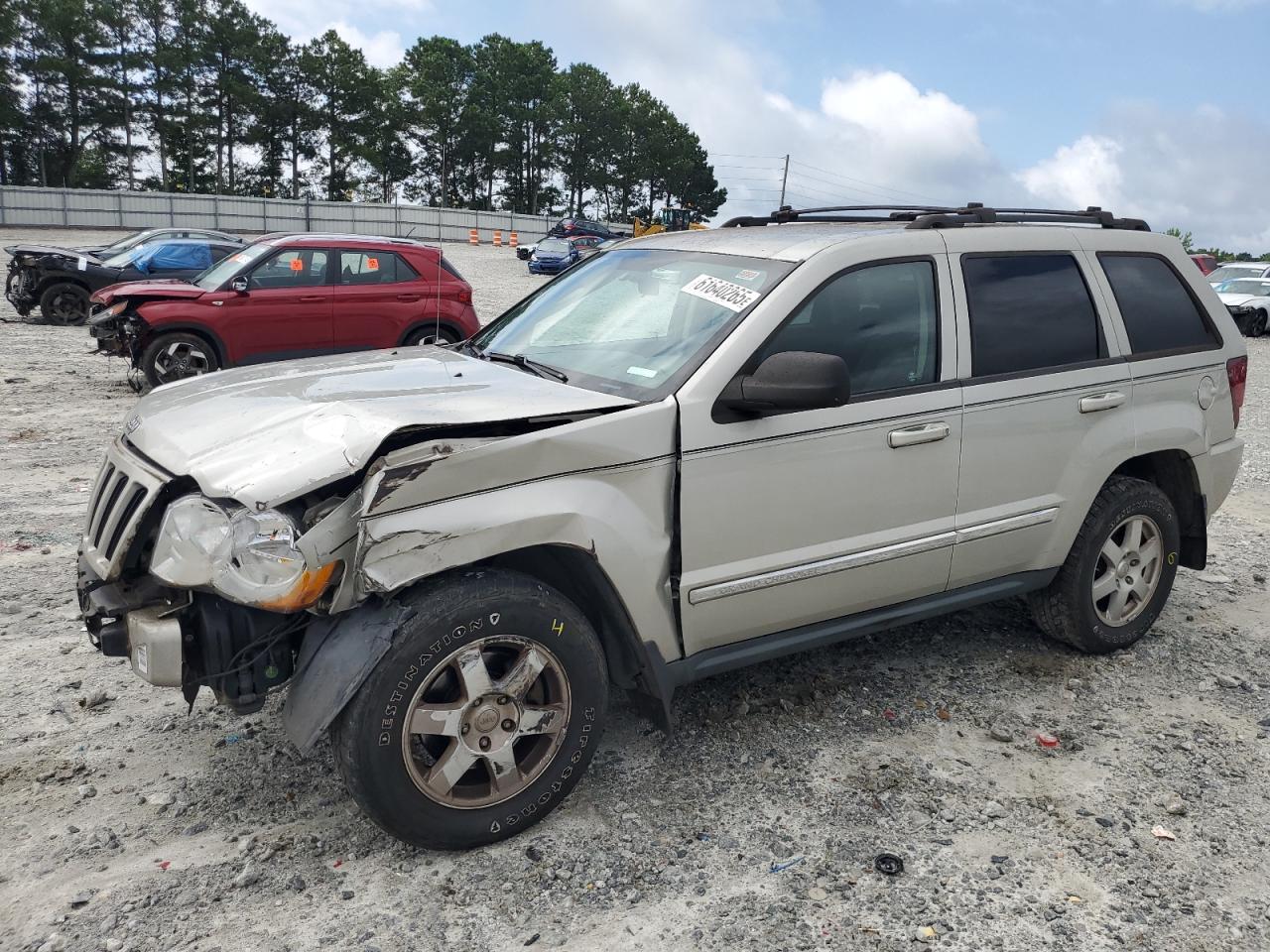 2010 Jeep Grand Cherokee Laredo, VIN 1J4PS4GK7AC106057 — Front end