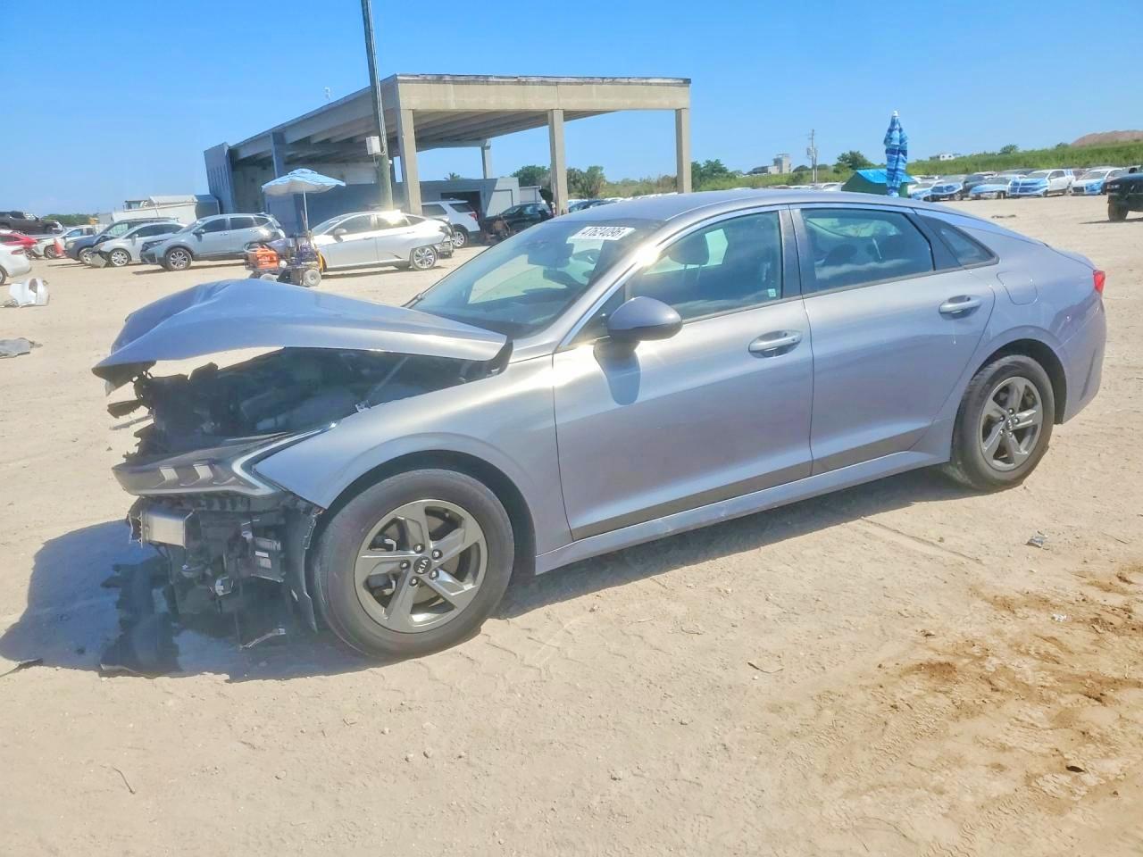 2021 Kia K5 LXS, VIN 5XXG14J22MG075306 — Front end