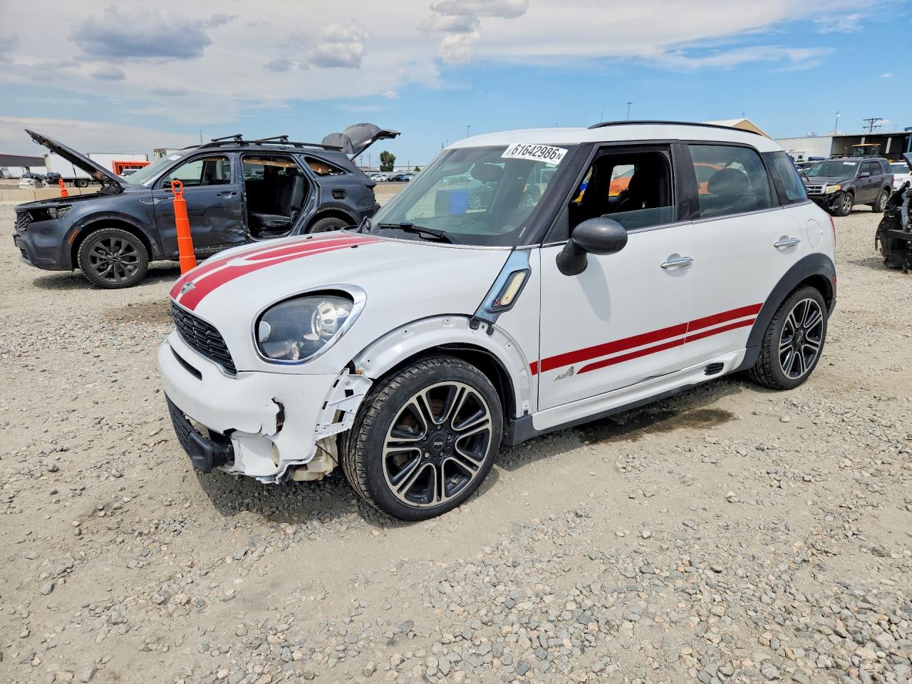 2014 MINI Countryman S, VIN WMWZC5C59EWM17881 — Перед