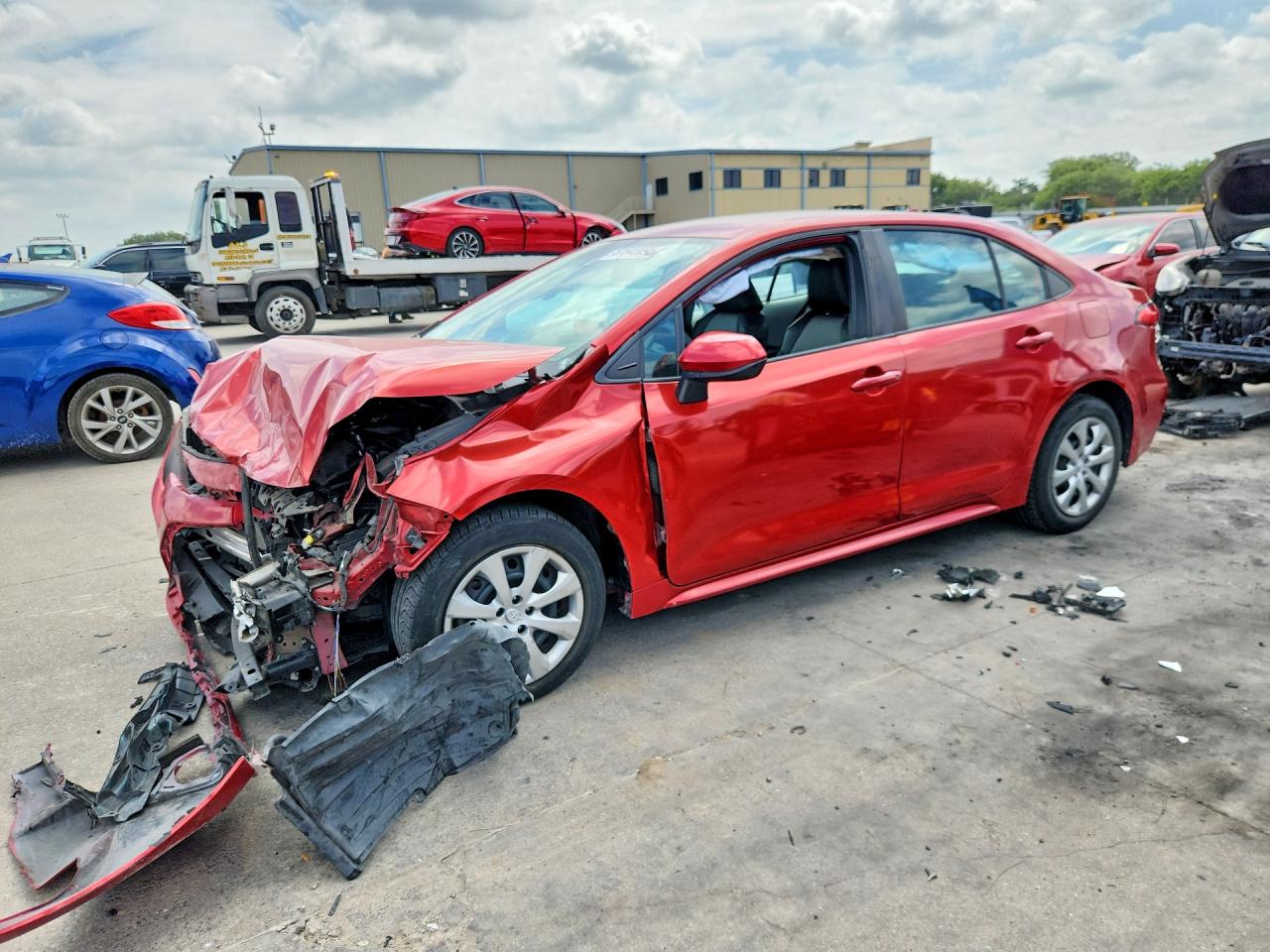 2020 Toyota Corolla LE, VIN 5YFEPRAE1LP106192 — Перед