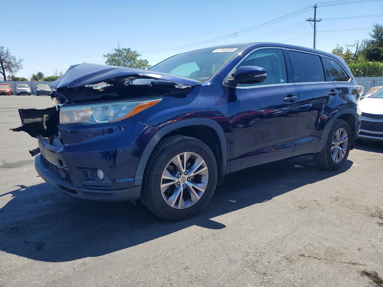 2015 Toyota Highlander LE Plus, VIN 5TDBKRFH4FS219912 — Front end