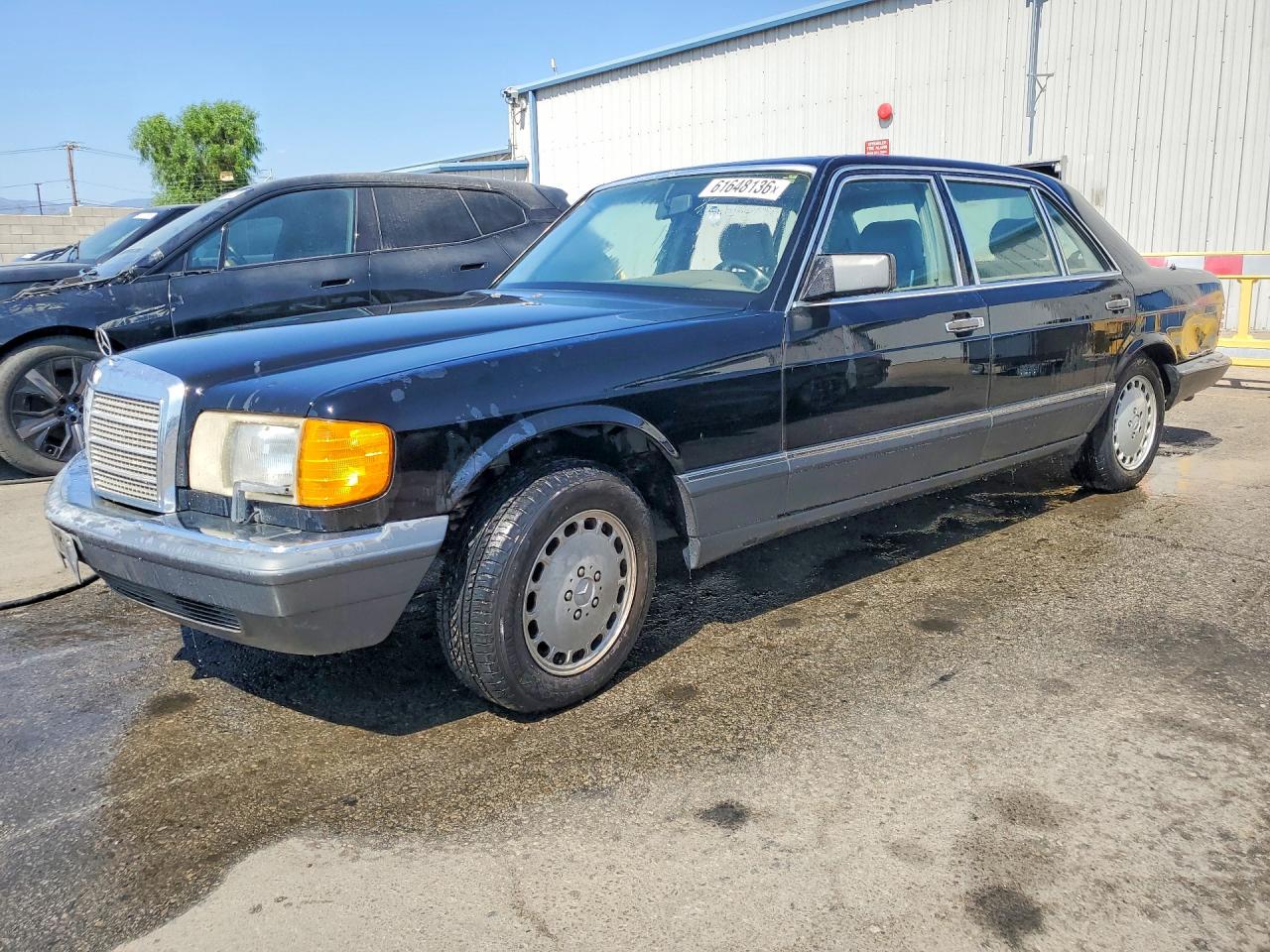 1990 Mercedes-Benz 560, VIN WDBCA39E1LA528900 — Minor dents and scratches