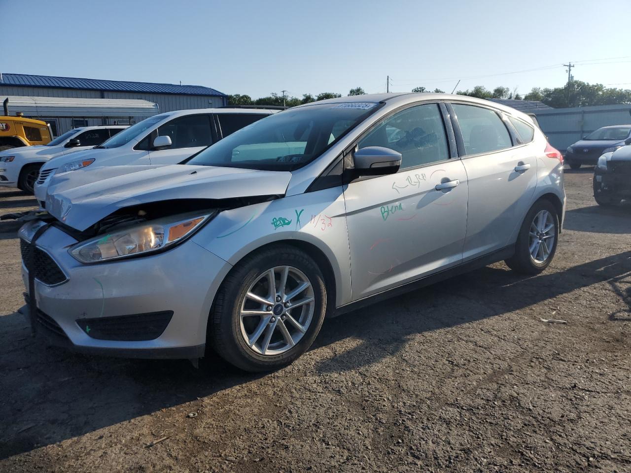 2016 Ford Focus SE, VIN 1FADP3K25GL338473 — Front end