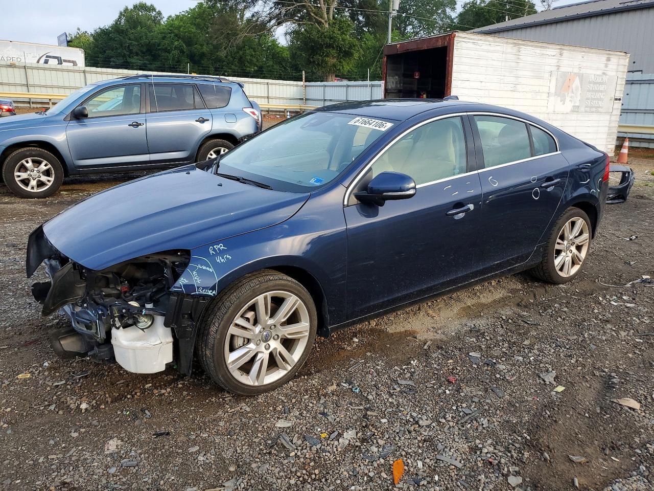 2013 Volvo S60 T6 R-Design Platinum, VIN YV1902FH8D2190473 — Front end