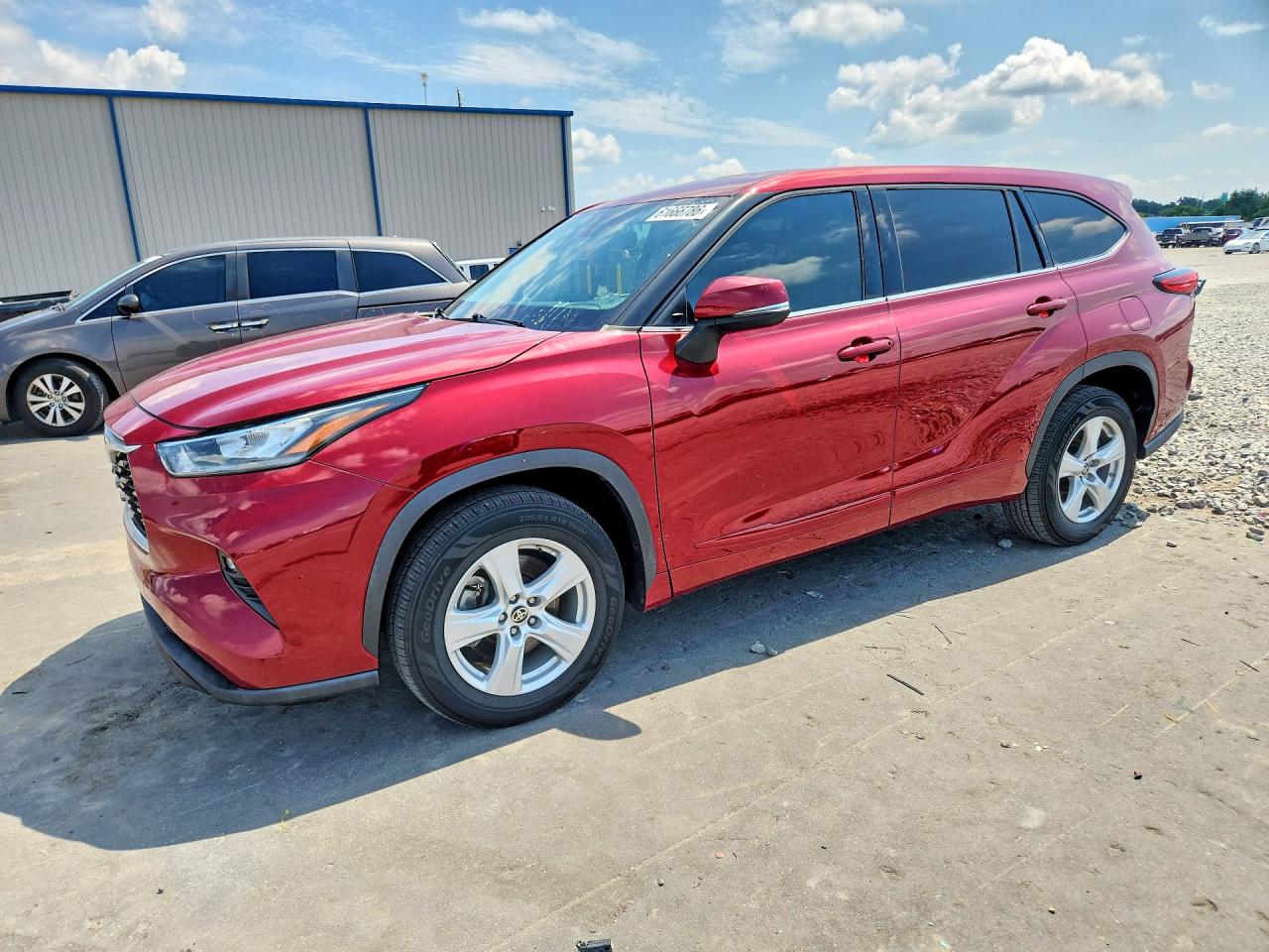 2020 Toyota Highlander LE, VIN 5TDZZRAH0LS506502 — Minor dents and scratches
