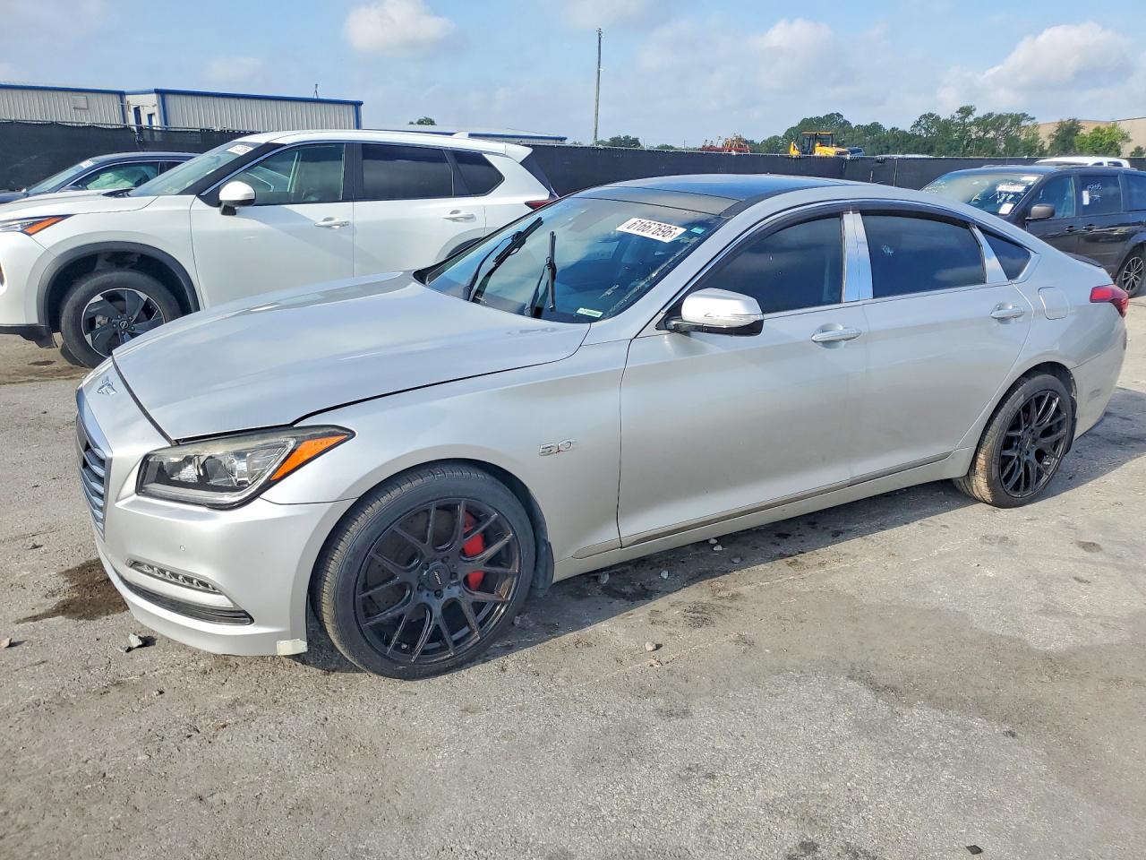 2015 Hyundai Genesis 5.0L, VIN KMHGN4JF3FU019553 — Мелкие вмятины и царапины