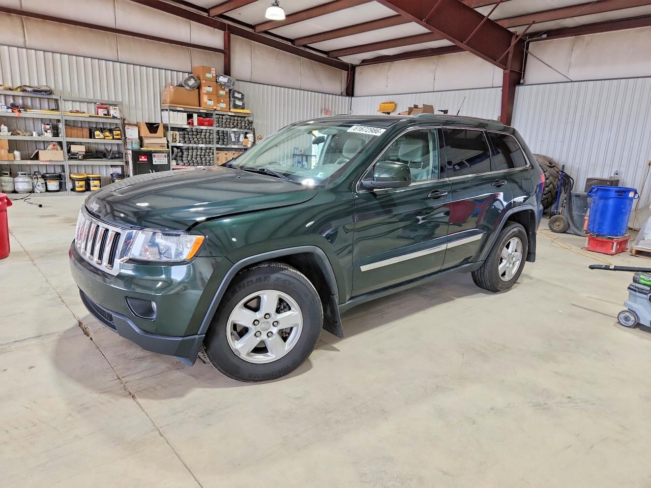 2011 Jeep Grand Cherokee Laredo, VIN 1J4RR4GG8BC520482 — Бок