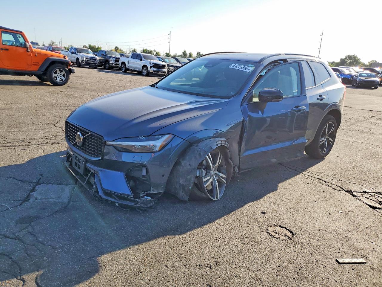 2022 Volvo XC60 Ultimate Dark Theme, VIN YV4L12RM1N1906071 — Front end