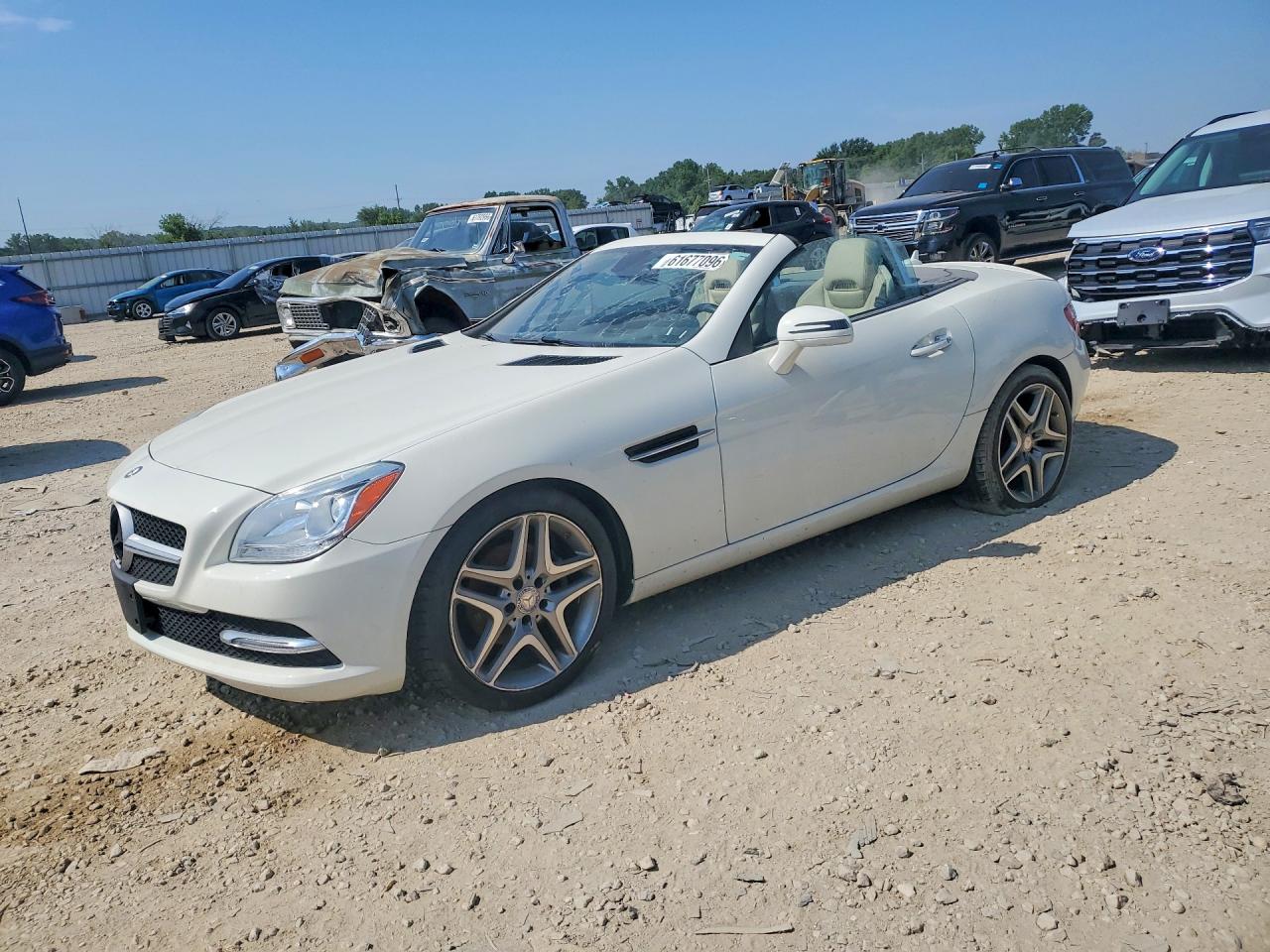 2013 Mercedes-Benz SLK 250, VIN WDDPK4HA5DF058238 — Minor dents and scratches