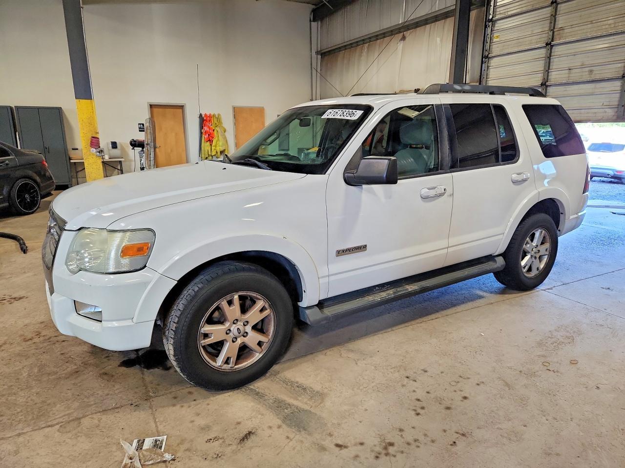 2008 Ford Explorer XLT, VIN 1FMEU73E98UA88525 — Зад