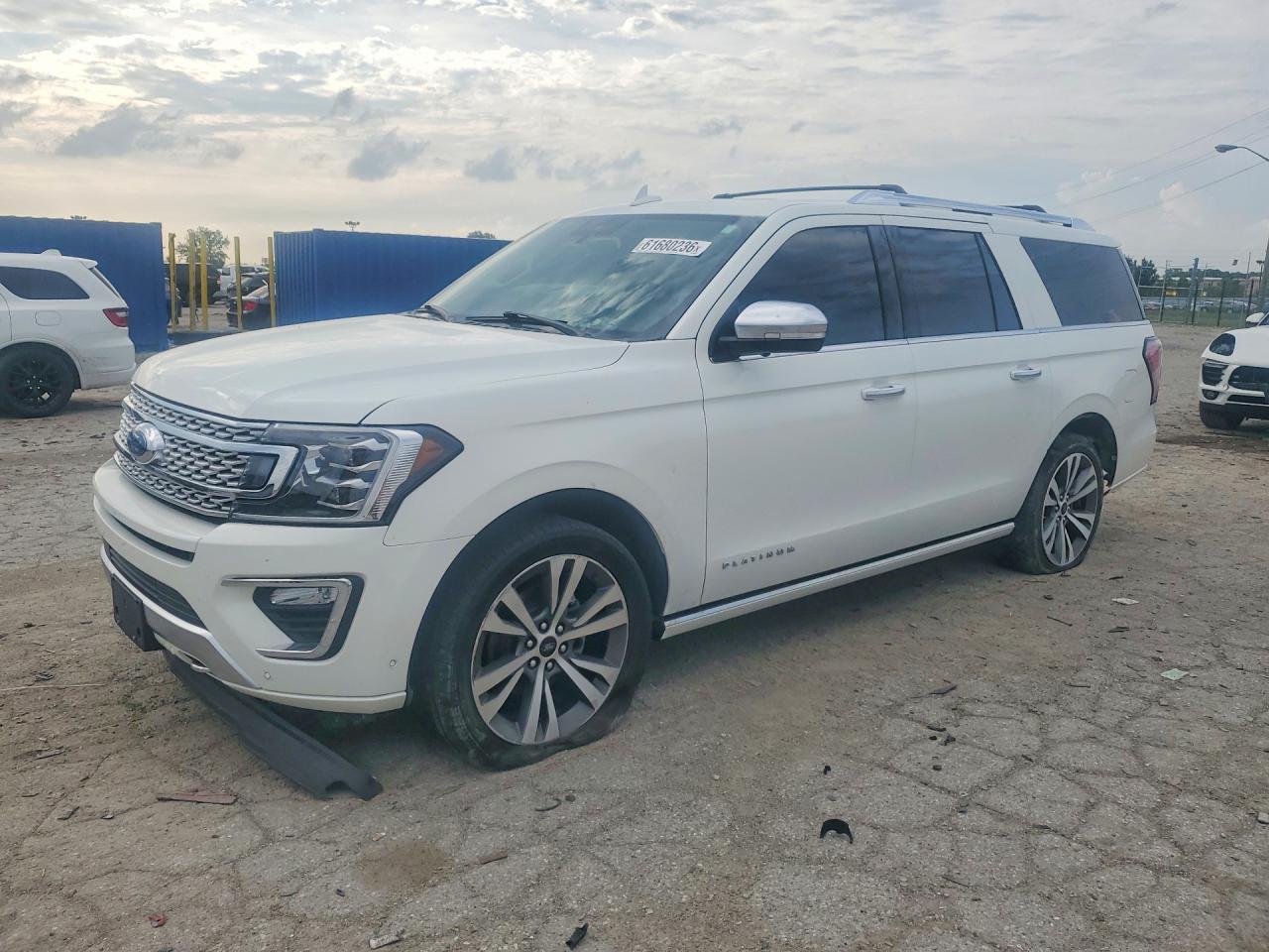 2020 Ford Expedition Max Platinum, VIN 1FMJK1MT2LEA23338 — Front end