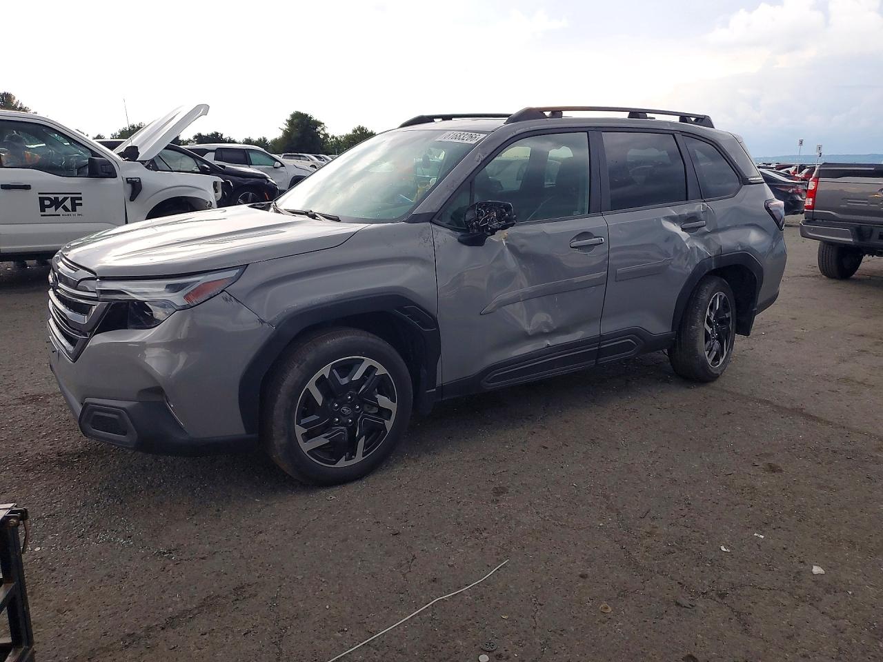 2025 Subaru Forester Limited, VIN JF2SLDNC8SH565340 — Бок