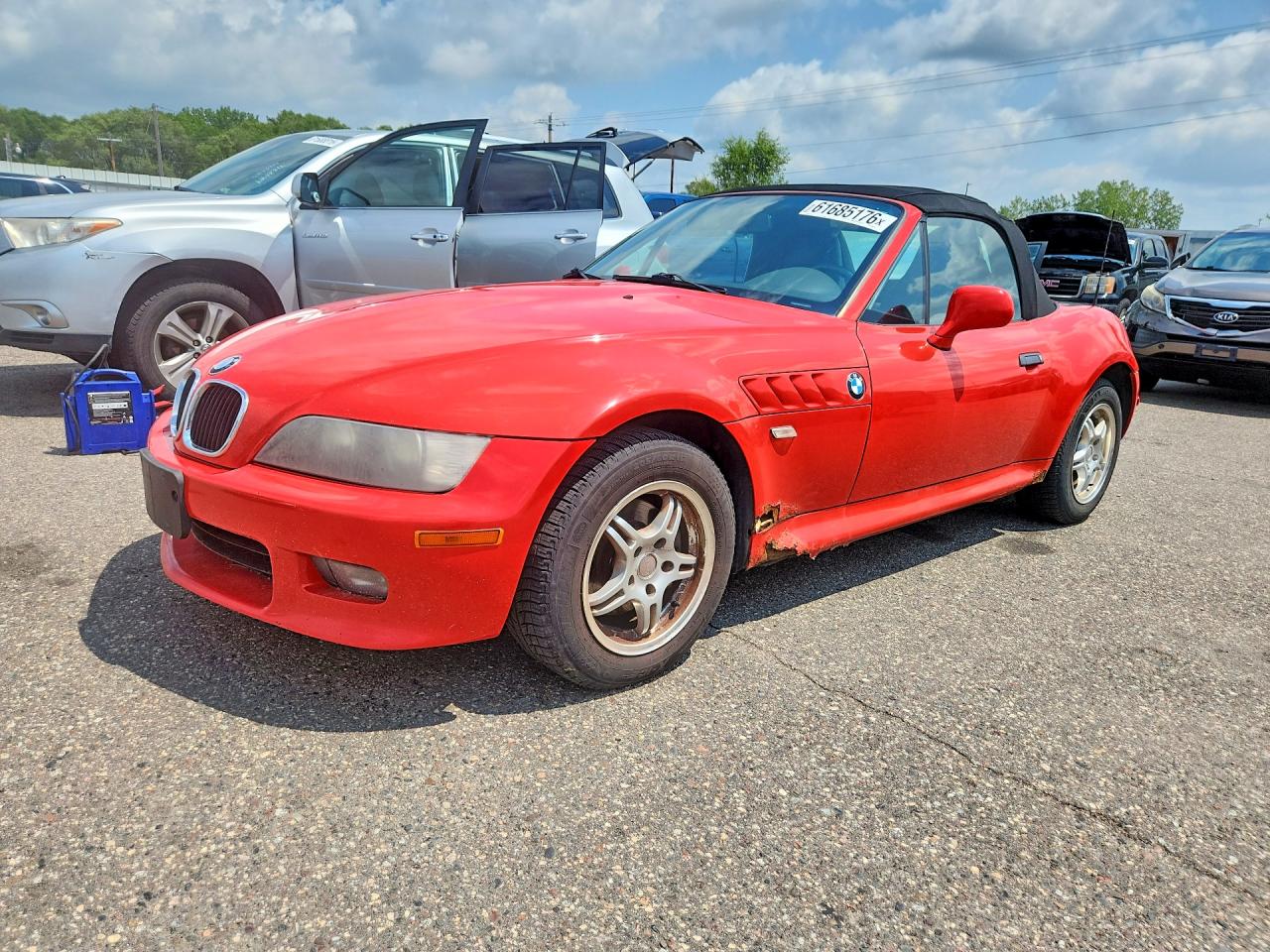 2001 BMW Z3 2.5, VIN WBACN33401LM00720 — Minor dents and scratches