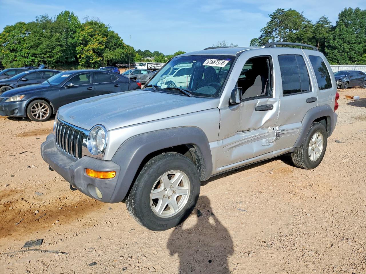 2002 Jeep Liberty Sport, VIN 1J4GL48K62W318850 — Бок