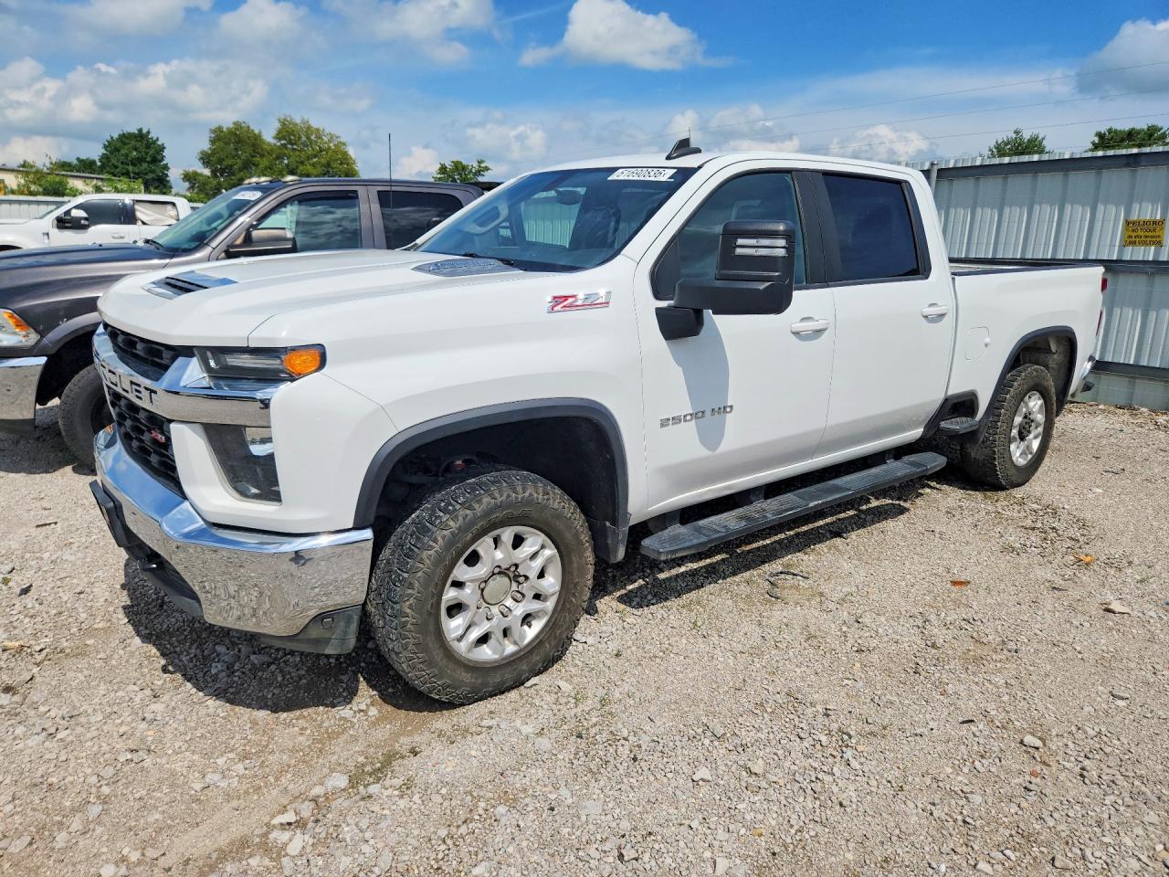 2020 Chevrolet Silverado 2500HD LT, VIN 1GC1YNEY9LF302378 — Minor dents and scratches