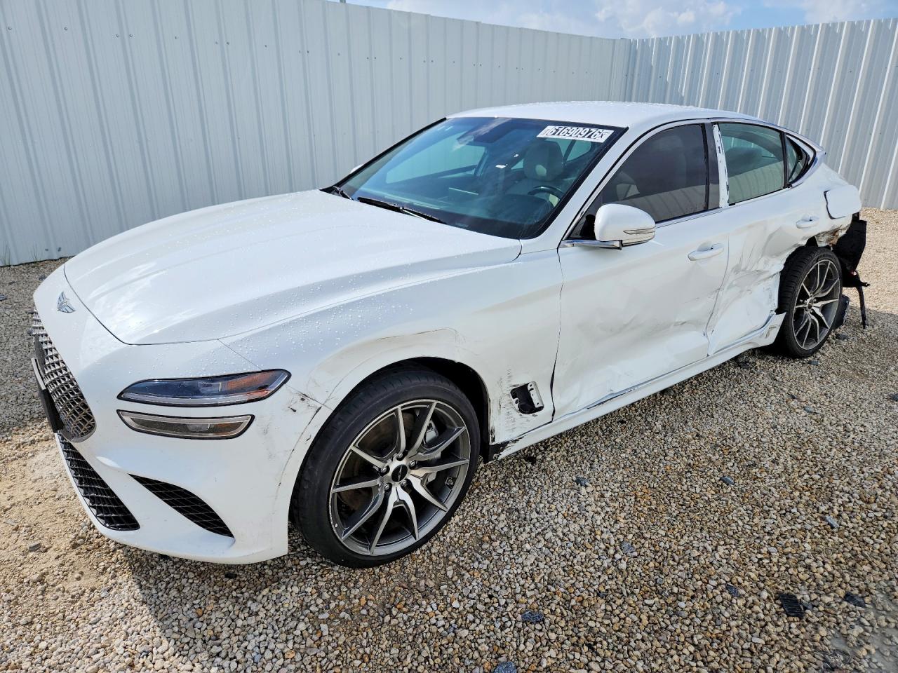 2025 Genesis G70 2.5T, VIN KMTG34SC3SU153893 — Бок