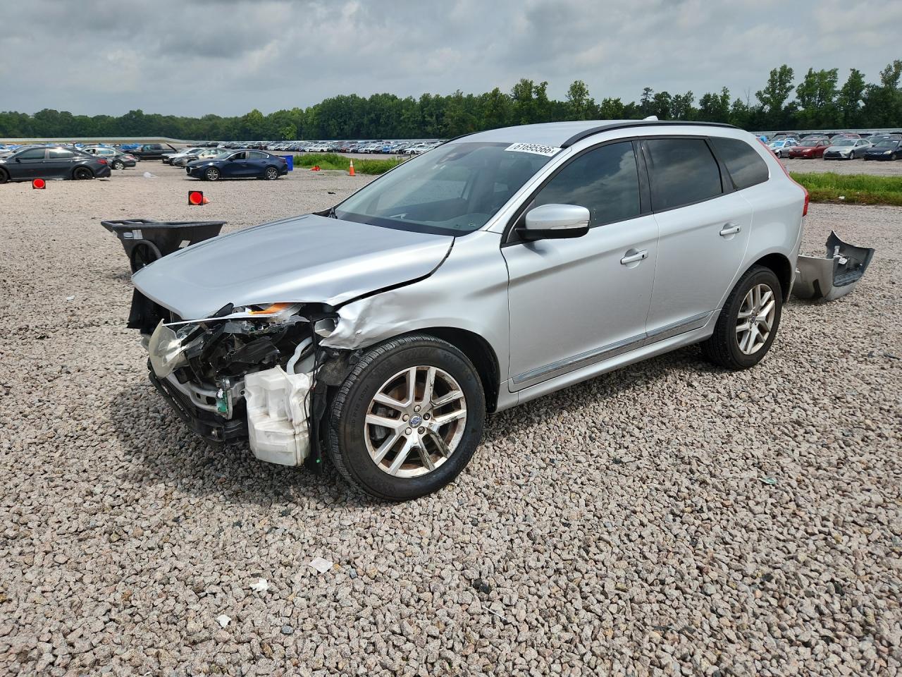 2017 Volvo XC60, VIN YV440MDJ1H2105137 — Front end