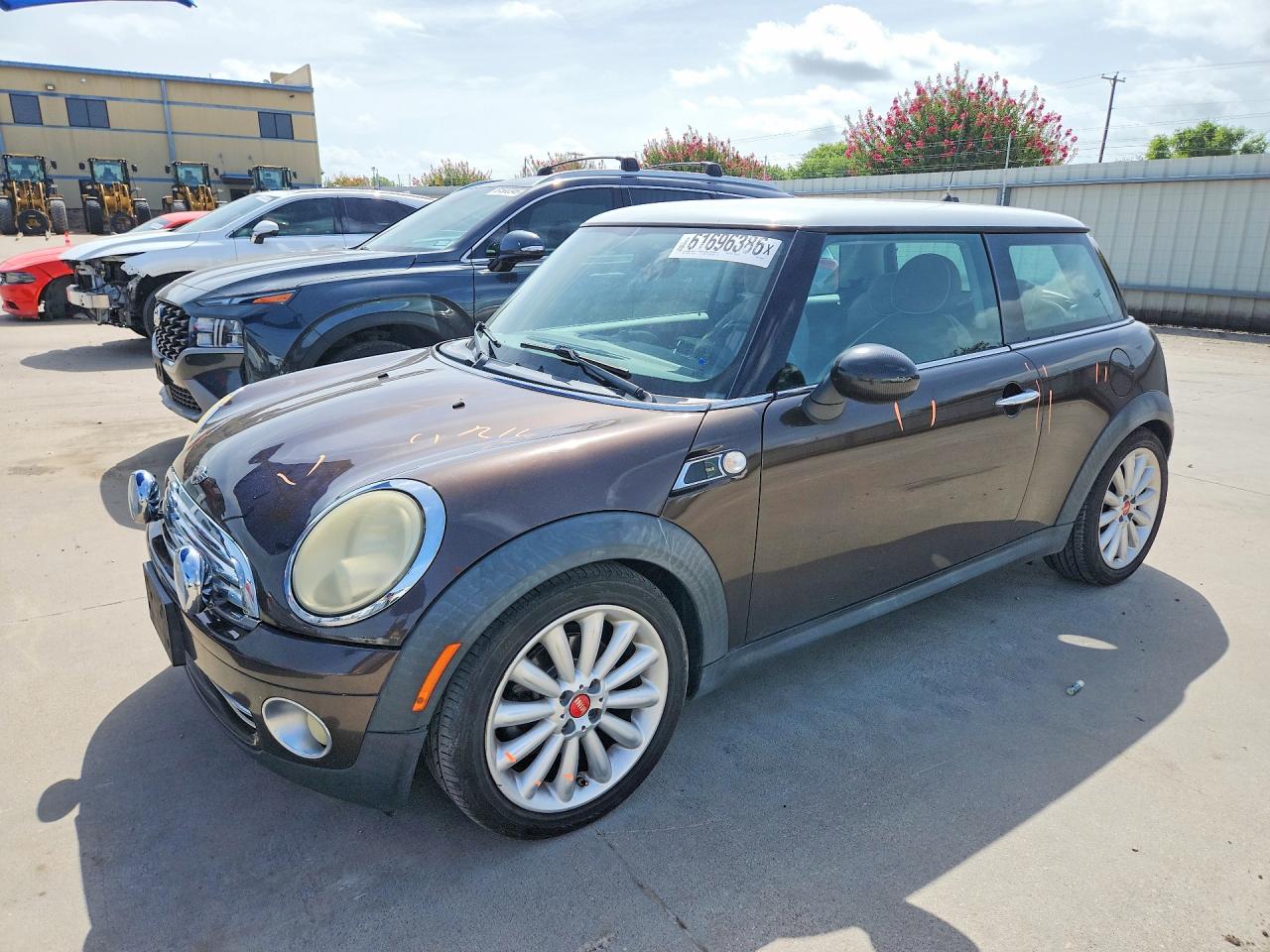 2010 MINI Hardtop, VIN WMWMF3C53ATZ66607 — Rear end
