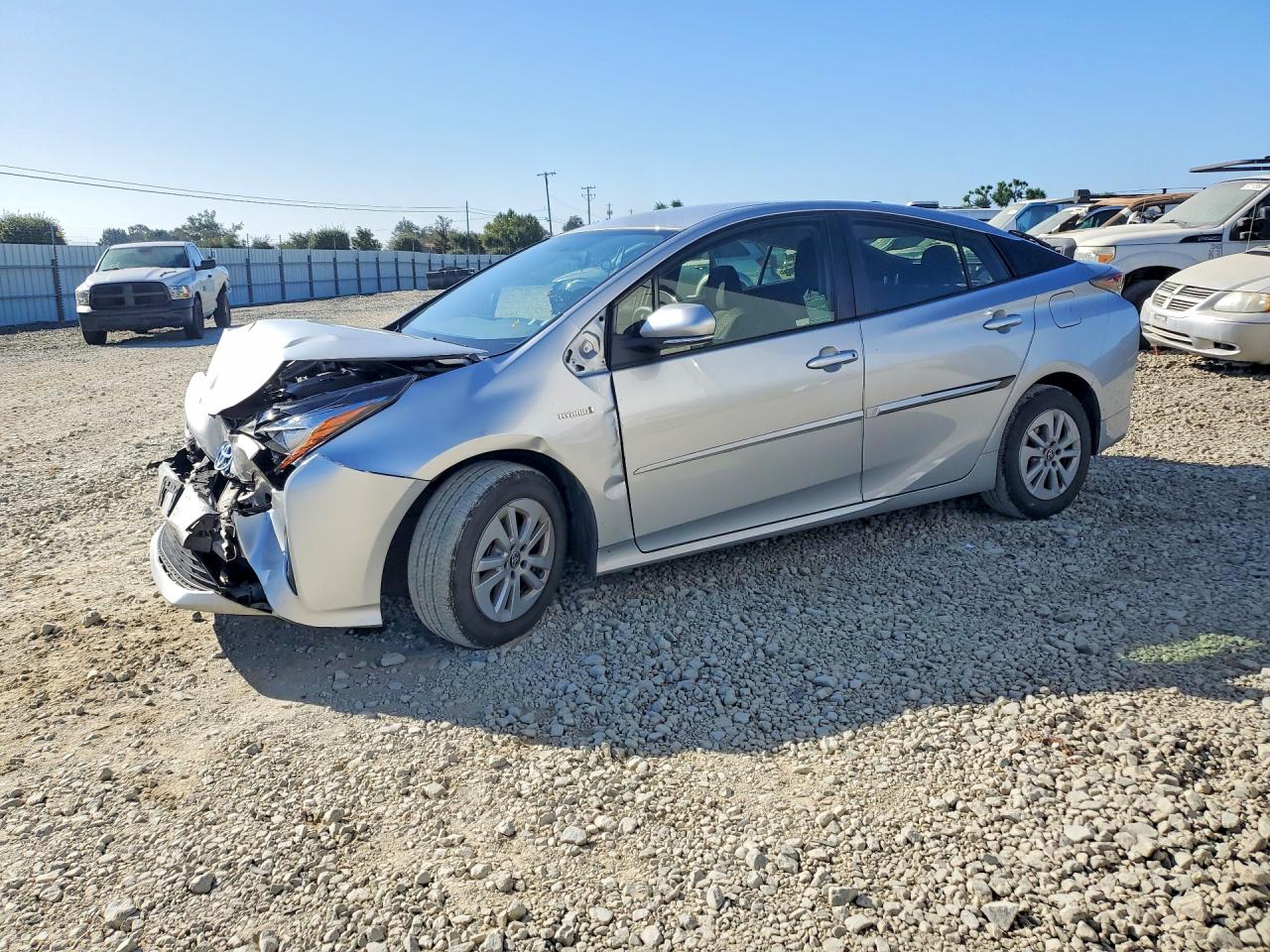 2016 Toyota Prius Two, VIN JTDKBRFU6G3003723 — Перед